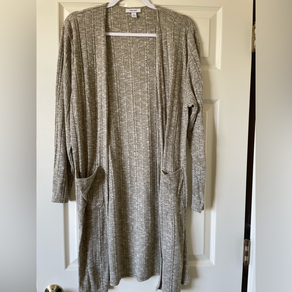 BROWN/TAN CARDIGAN